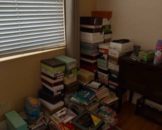 Women's Shoes Size 8-9, Books