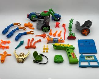 3605 - TMNT Playmates Vintage Weapons Accessories Lot