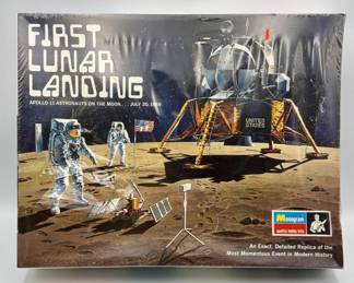 3819 - Monogram First Lunar Landing 1:48 Scale Sealed