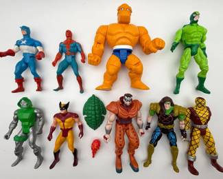 3613 - Marvel Secret Wars Doom Wolverine Cap Figure Lot