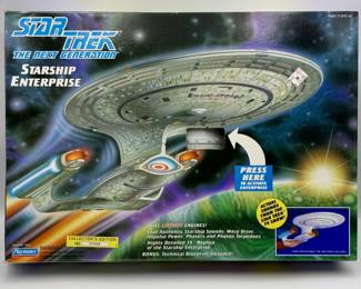 3818 - 1992 Playmates Star Trek TNG U.S.S. Enterprise