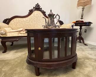 display table with a removable tray top