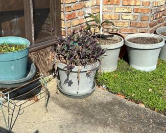 Large outdoor plastic planters