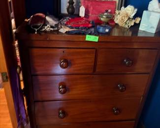 Gorgeous chest of drawers 