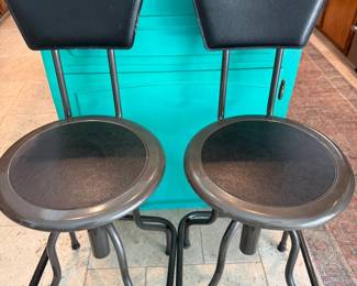 CUTEST COUNTER STOOLS