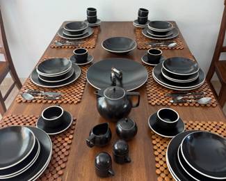 AND HERE WE ARE....TABLE SETTING IS GORGEOUS