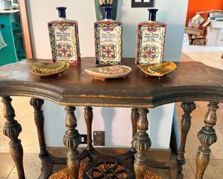 ANTIQUE SIDE TABLE