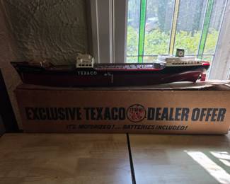 1961 Texaco "North Dakota" motorized Toy Oil Tanker Ship w/box