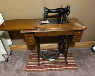 Singer Sewing machine and cabinet