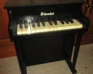 Schoenhut 25 Key Toy piano