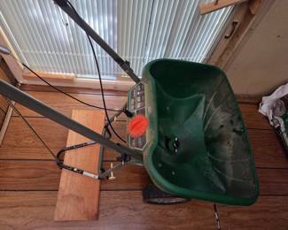 Scotts Turf Builder EdgeGuard DLX Broadcast Spreader