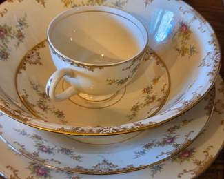 Meito China 'Marie' Pattern Porcelain Set