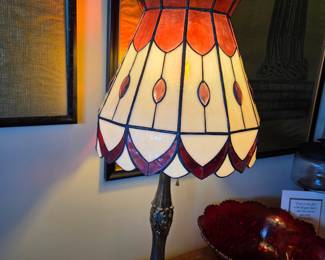 Victorian-Style Stained Glass Table Lamp