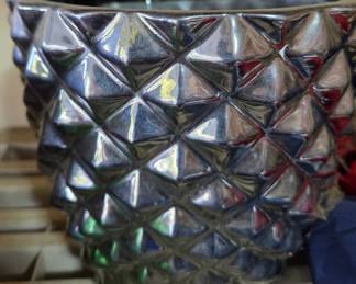 Metallic Pineapple-Textured Ceramic Planter