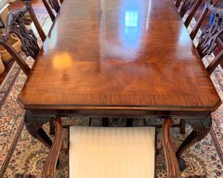 Henredon mahogany chippendale dining table with 2 leaves & 6 chairs