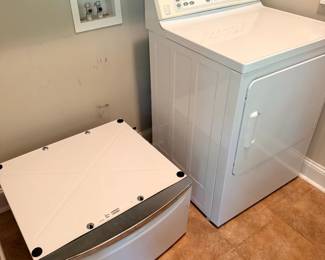 GE Profile gas dryer 7.0 cu ft DPSB620GC3WW
