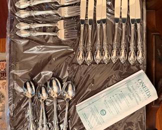 Oneida Louisiana 40 piece flatware silverware set