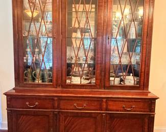 Henredon Chippendale Mahogany China Cabinet 90x68x20 Illuminated