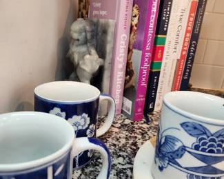 Vtg marble foo dog bookends, Seymour Mann china blue mugs