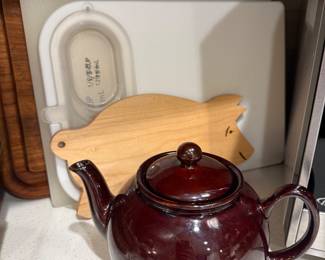 Cutting boards & tea pot