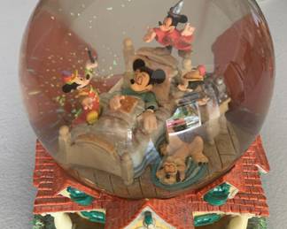 Mickey snow globe