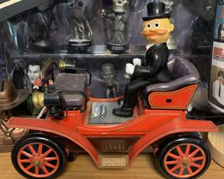 Battery Operated tin Jalopy toy