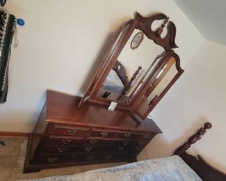 4-piece queen bed set 