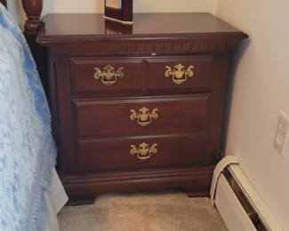 4-piece queen bed set 
