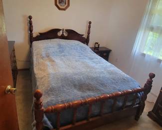4-piece queen bed set 