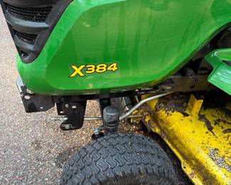 John Deere X384 lawnmower runs great
