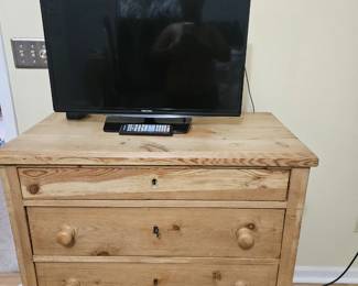 Pine Chest of Drawers 