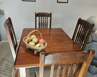 Mission Style dining table with 4 chairs and leaf
