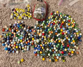 Nice selection of vintage marbles