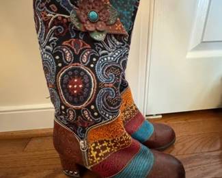 Pair of leather Gracosy boho knee boots