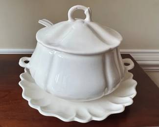 Soup tureen, ladle and underplate