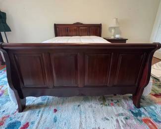 Queen sleigh bed
