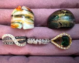 Art glass and gold tone rings