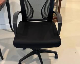 Ergonomic mesh office chair