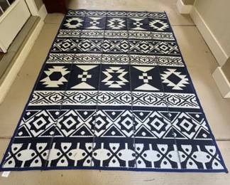 Outdoor area rug