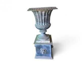 129 LargeClassicalCastMetalGardenUrnonLionHeadPedestal