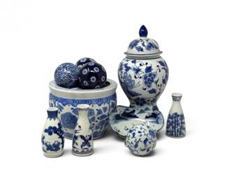 215 13PcBlueWhiteCeramicDecorativeCollectionGingerJarVase