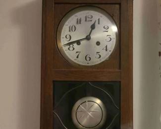 This is a beautiful, authentic 1929 German box-style wall clock featuring the signature of the renowned Eichmüller lineage. It showcases a dark wood case with a carved crown crest, a clean Arabic numeral dial, and a lower glass pane revealing its original pendulum bob. A timeless piece of European horological history that brings vintage warmth to any room.Year: 1929Maker: Eichmüller (Germany)Style: Traditional Pendulum Box Clock (Kastenühr)Condition: Excellent aesthetic vintage condition (see photos)