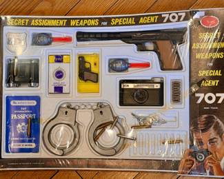 Vintage 007 spy set (unopened)