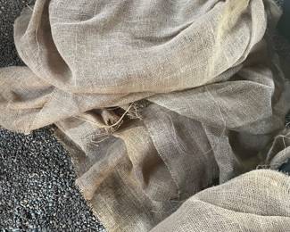 BURLAP LARGE -LONG PIECES 