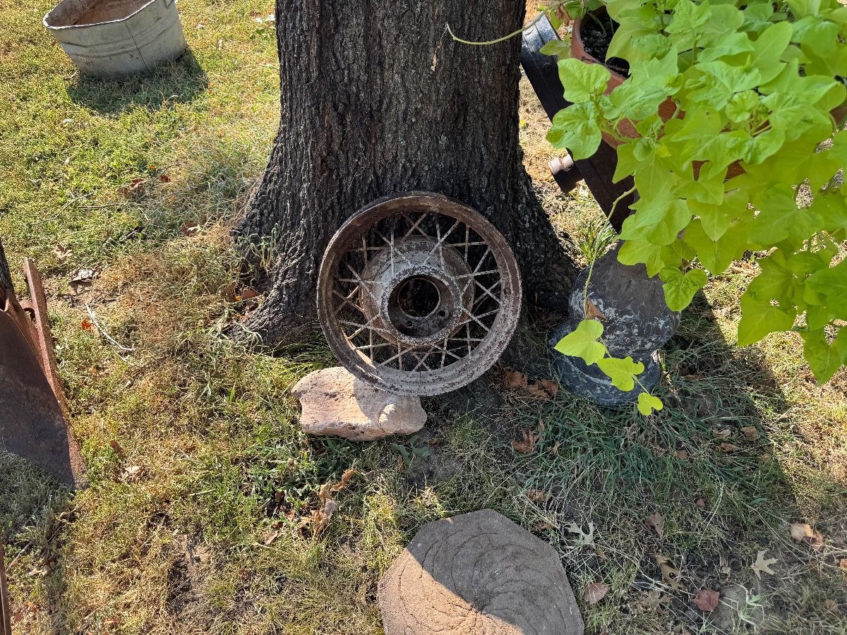 1933-4 Ford wheel