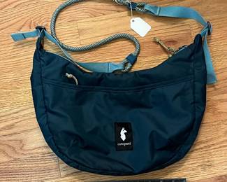 O127 - $25. Cotopaxi Trozo 8 Liter Purse.