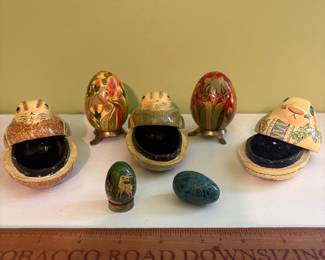 O63 - $25. Lot of hand painted paper mache bunny trinket boxes and eggs. Unsigned.