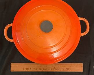 O85 - $30. Le Creuset Flame Orange “E” 4.5 Qt Dutch Oven. Lid has chips -inside is dark.