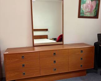 O41 - $275. 9 Drawer Long Dresser. Teak Veneer - Made in Canada. Measures 72” W x 18” D x 27” Tall. Mirror Measures 29.25“ W x 41.25” Tall. All drawers slide - top is in very good condition.