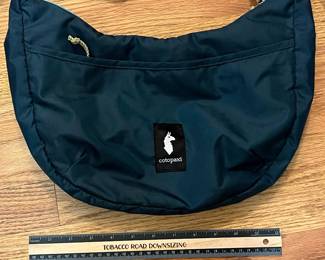 O127 - $25. Cotopaxi Trozo 8 Liter Purse.